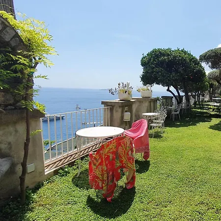La Maliosa D' Arienzo Bed and Breakfast 3*