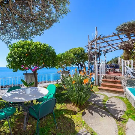 La Maliosa D' Arienzo Bed & Breakfast 3*